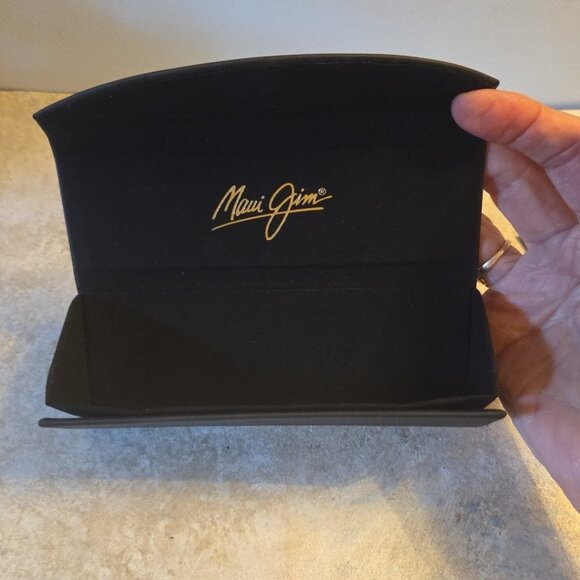 Maui Jim Black Trifold Case for Sunglasses or Slim Glasses with Wipe - Picture 8 of 9